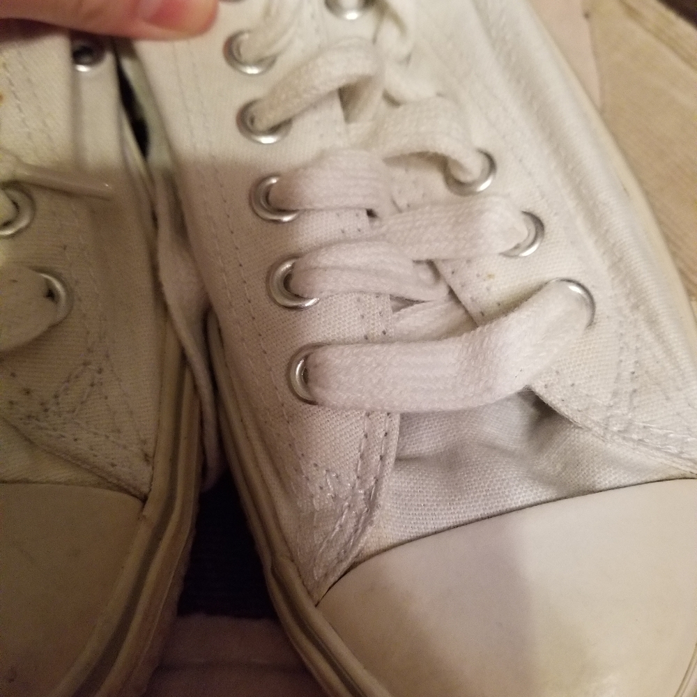 White Airwalk Women's Shoes - Picture 2 of 6